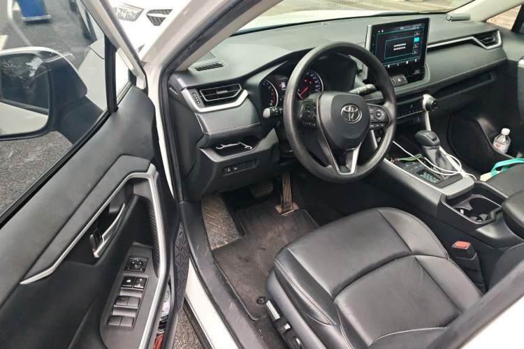 Used Toyota Wildlander 2021 2.0L CVT Two-Wheel Drive Luxury Edition Driver Seat