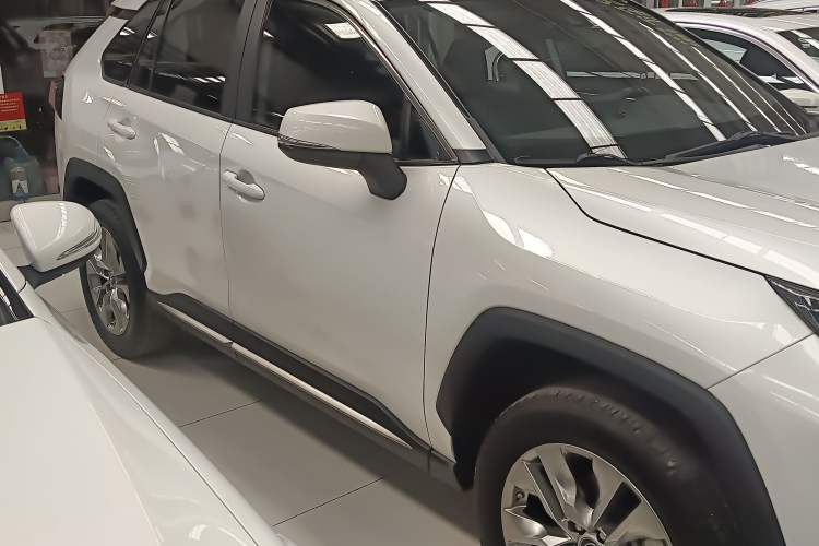 Used Toyota Wildlander 2021 2.0L CVT Two-Wheel Drive Luxury Edition Exterior 2