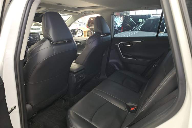 Used Toyota Wildlander 2021 2.0L CVT Two-Wheel Drive Luxury Edition Exterior 6