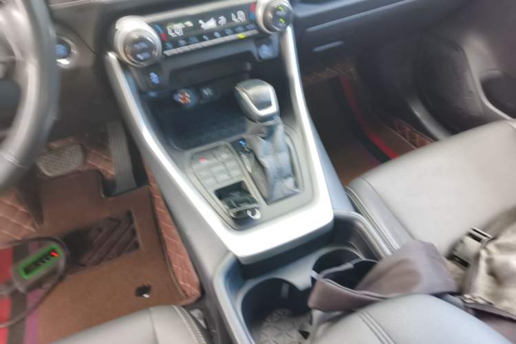 Used Toyota Wildlander 2021 2.0L CVT 4x4 Luxury Edition Gear Lever