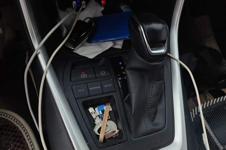 Used Toyota Wildlander 2021 2.0L CVT Two-Wheel Drive Luxury Edition Gear Lever