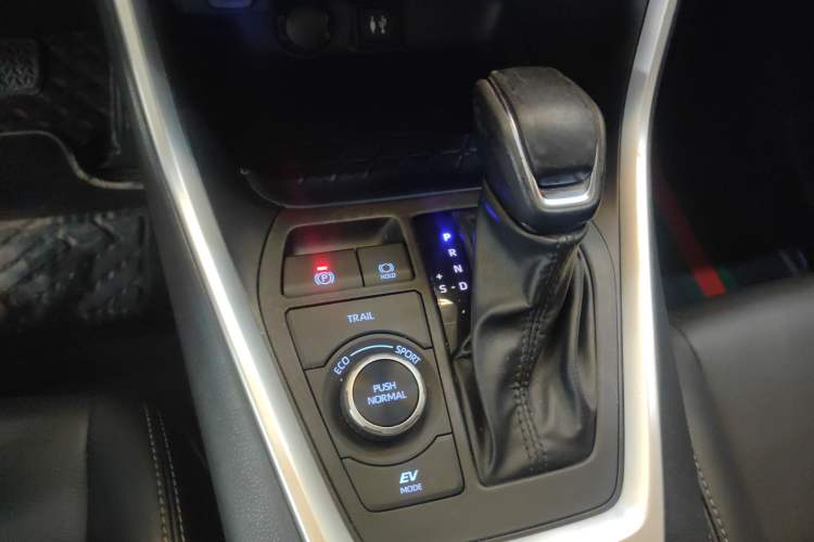 Used Toyota Wildlander 2021 Dual-Motor 2.5L E-CVT Four-Wheel Drive Luxury Edition Gear Lever
