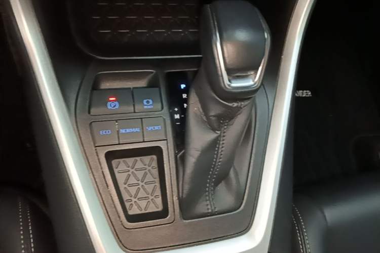 Used Toyota Wildlander 2021 2.0L CVT Two-Wheel Drive Luxury Edition Gear Lever