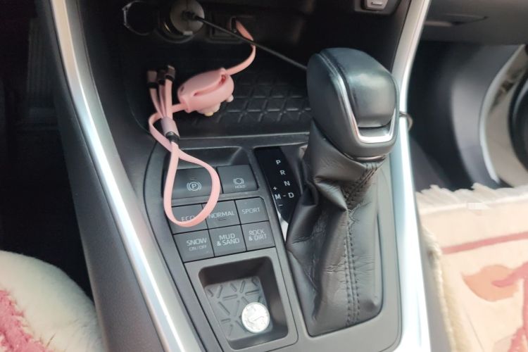 Used Toyota Wildlander 2021 2.0L CVT 4x4 Luxury Edition Gear Lever