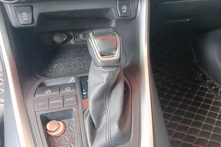 Used Toyota Wildlander 2021 2.0L CVT Two-Wheel Drive Luxury Edition Gear Lever