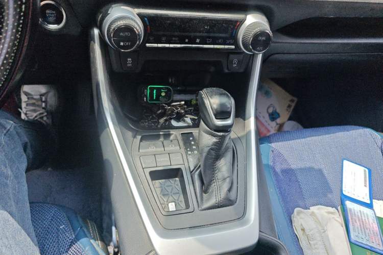 Used Toyota Wildlander 2021 2.0L CVT Two-Wheel Drive Luxury Edition Gear Lever