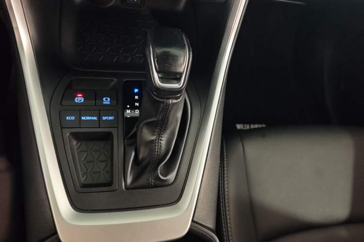 Used Toyota Wildlander 2021 2.0L CVT Two-Wheel Drive Luxury Edition Gear Lever