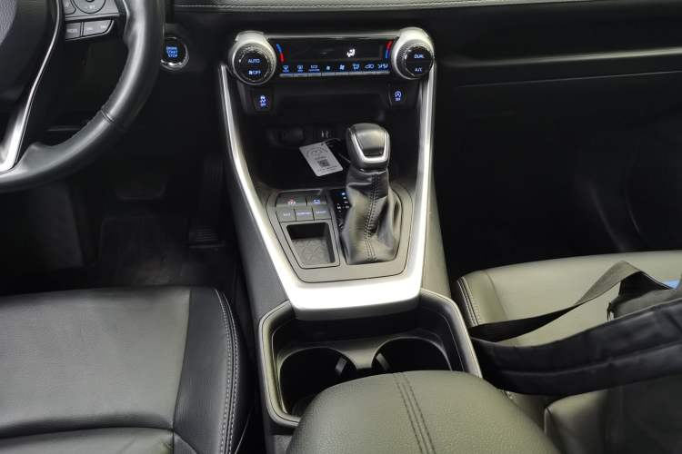 Used Toyota Wildlander 2021 2.0L CVT Two-Wheel Drive Luxury Edition Gear Lever