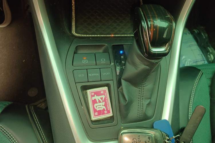 Used Toyota Wildlander 2021 2.0L CVT Two-Wheel Drive Luxury Edition Gear Lever