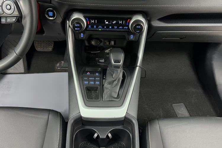 Used Toyota Wildlander 2021 2.0L CVT 4x4 Luxury Edition Gear Lever