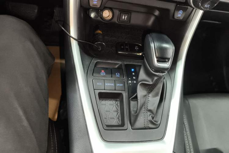 Used Toyota Wildlander 2021 2.0L CVT Two-Wheel Drive Luxury Edition Gear Lever