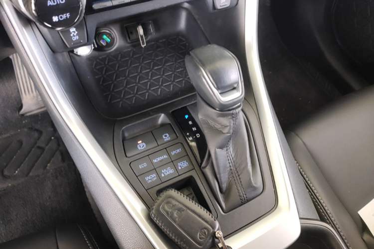 Used Toyota Wildlander 2021 2.0L CVT 4x4 Luxury Edition Gear Lever