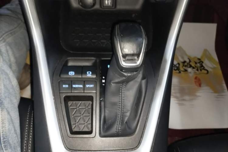 Used Toyota Wildlander 2021 2.0L CVT Two-Wheel Drive Luxury Edition Gear Lever