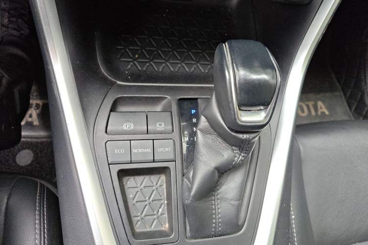Used Toyota Wildlander 2021 2.0L CVT Two-Wheel Drive Luxury Edition Gear Lever