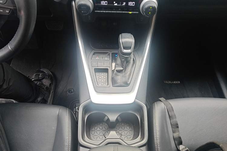 Used Toyota Wildlander 2021 2.0L CVT Two-Wheel Drive Luxury Edition Gear Lever