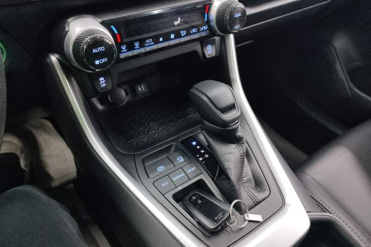 Used Toyota Wildlander 2021 2.0L CVT Two-Wheel Drive Luxury Edition Gear Lever