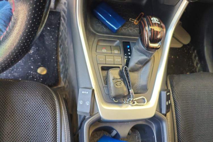 Used Toyota Wildlander 2021 Dual-Engine 2.5L E-CVT Two-Wheel Drive Luxury Edition Gear Lever