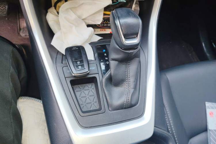 Used Toyota Wildlander 2021 2.0L CVT Two-Wheel Drive Luxury Edition Gear Lever