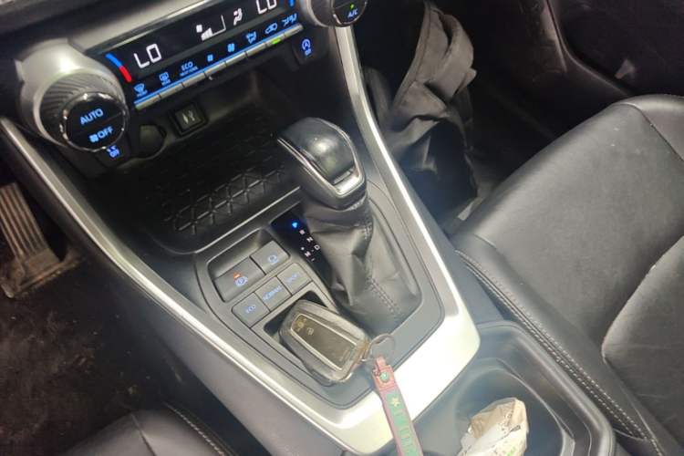Used Toyota Wildlander 2021 2.0L CVT Two-Wheel Drive Luxury Edition Gear Lever