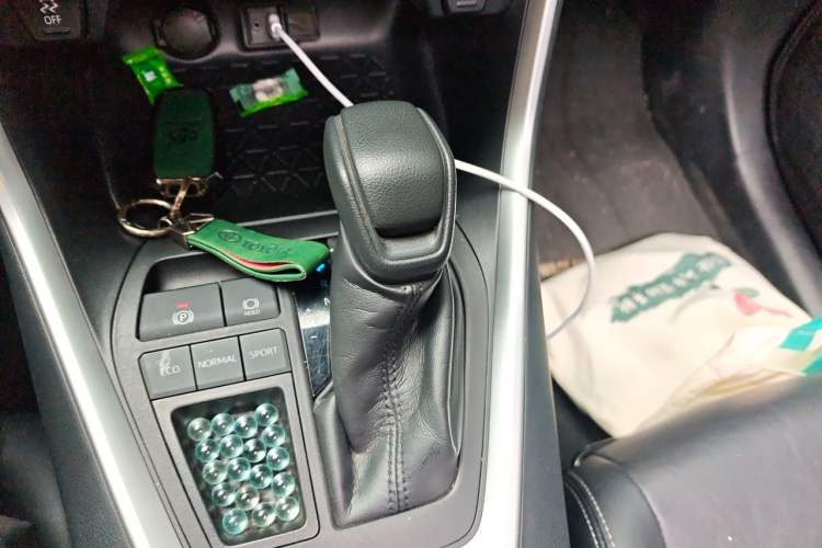Used Toyota Wildlander 2021 2.0L CVT Two-Wheel Drive Luxury Edition Gear Lever
