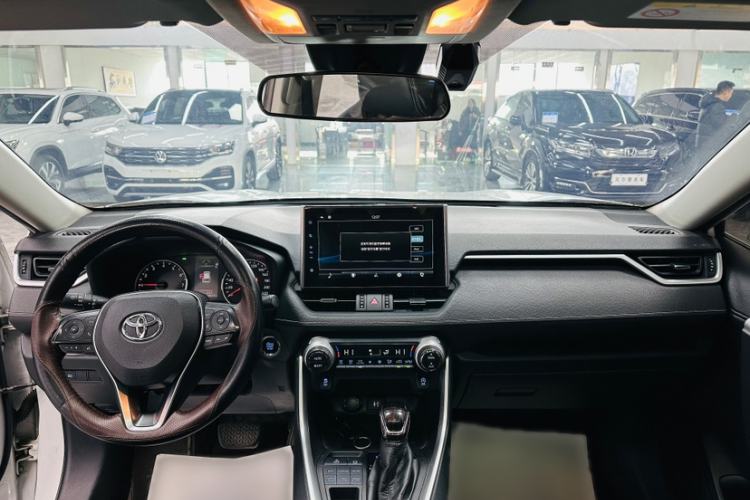 Used Toyota Wildlander 2021 2.0L CVT 4x4 Luxury Edition Interior 1