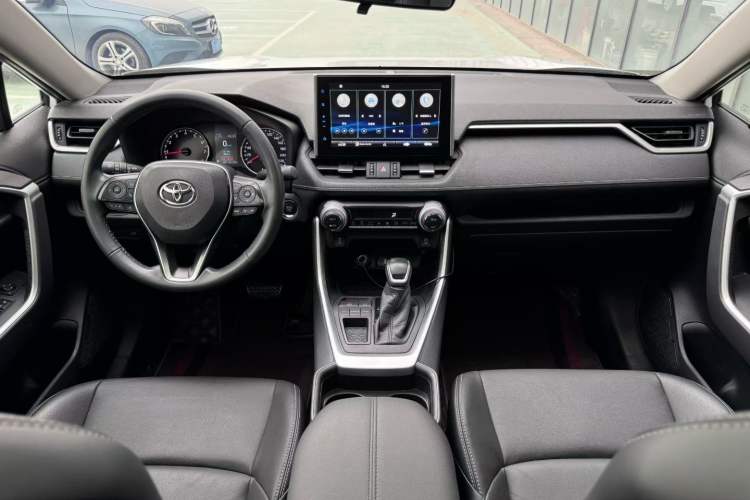 Used Toyota Wildlander 2021 2.0L CVT Two-Wheel Drive Luxury Edition Interior 1