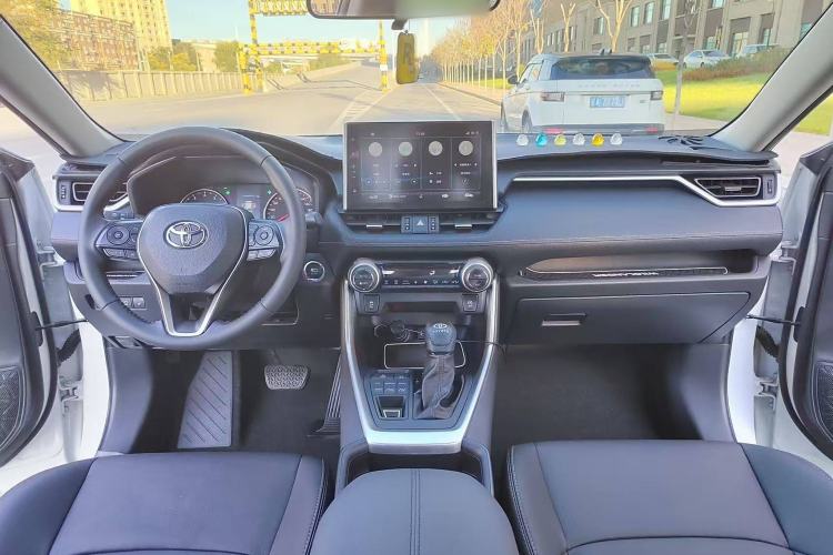 Used Toyota Wildlander 2021 2.0L CVT 4x4 Luxury Edition Interior 2