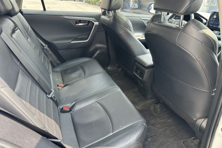 Used Toyota Wildlander 2021 2.0L CVT Two-Wheel Drive Luxury Edition Interior 2
