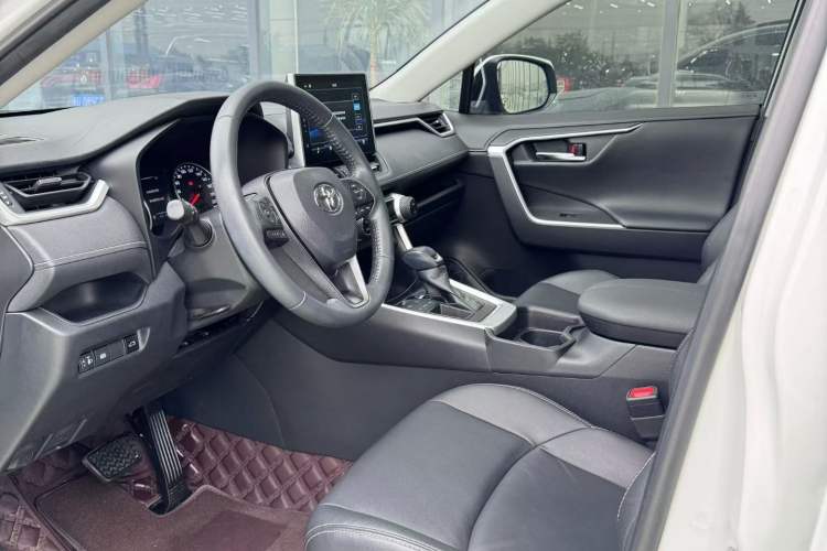 Used Toyota Wildlander 2021 2.0L CVT Two-Wheel Drive Luxury Edition Interior 2
