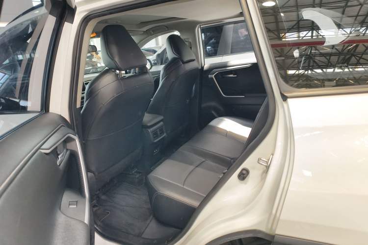 Used Toyota Wildlander 2021 2.0L CVT Two-Wheel Drive Luxury Edition Interior 2