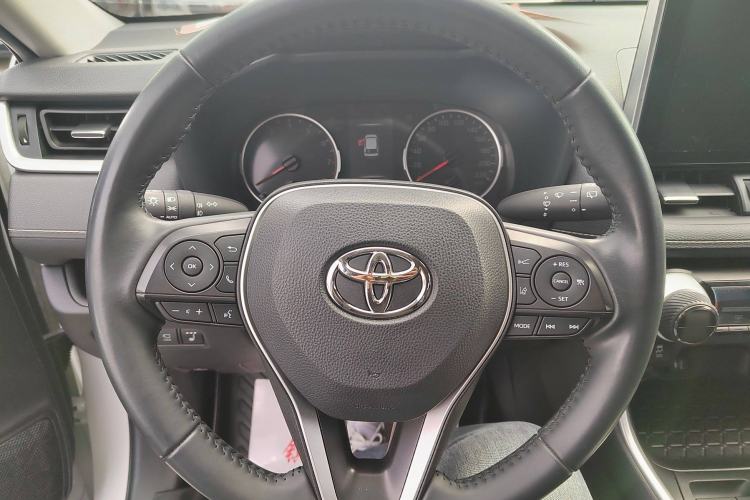 Used Toyota Wildlander 2021 2.0L CVT 4x4 Luxury Edition Interior 3