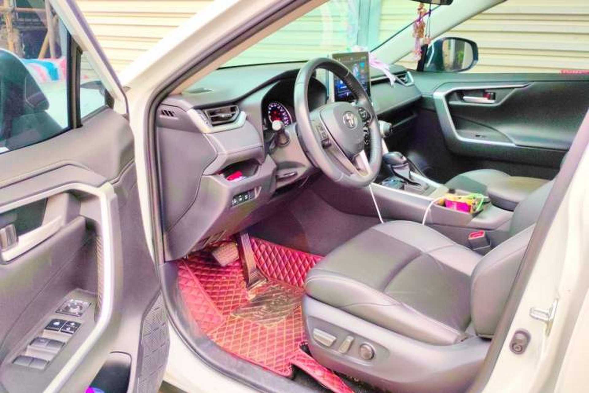 Used Toyota Wildlander 2021 2.0L CVT Two-Wheel Drive Luxury Edition Interior 3