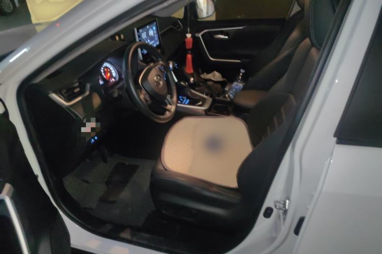 Used Toyota Wildlander 2021 2.0L CVT 4x4 Luxury Edition Interior 3