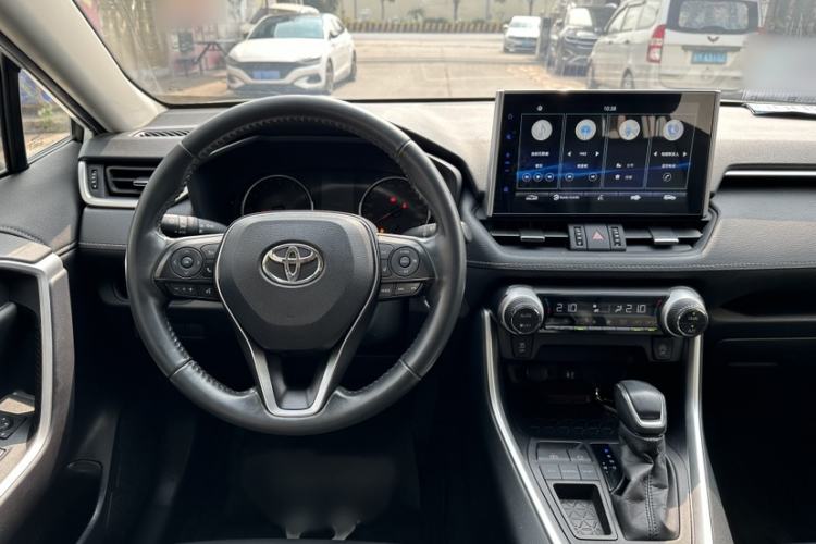 Used Toyota Wildlander 2021 2.0L CVT Two-Wheel Drive Luxury Edition Interior 3