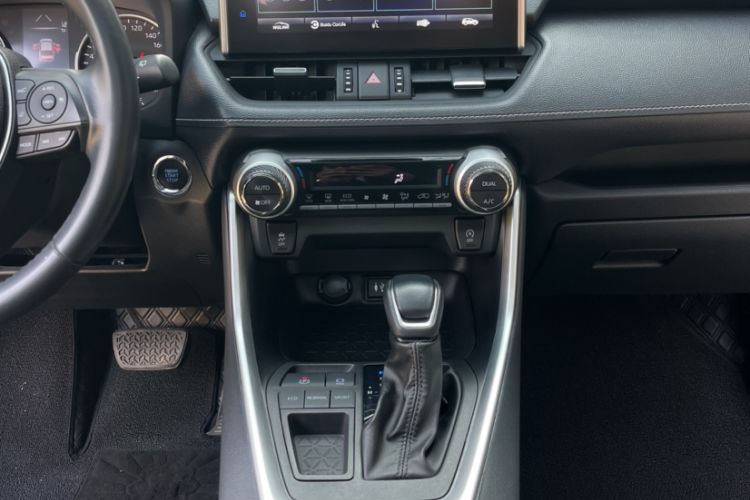 Used Toyota Wildlander 2021 2.0L CVT Two-Wheel Drive Luxury Edition Interior 3