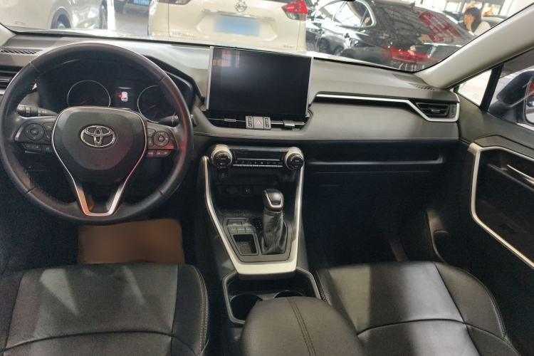 Used Toyota Wildlander 2021 2.0L CVT Two-Wheel Drive Luxury Edition Interior 3