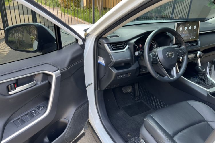 Used Toyota Wildlander 2021 2.0L CVT Two-Wheel Drive Luxury Edition Interior 4
