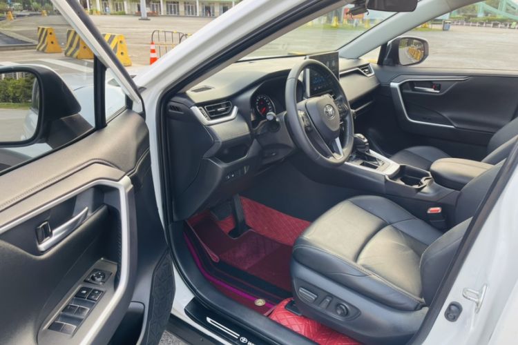 Used Toyota Wildlander 2021 2.0L CVT Two-Wheel Drive Luxury Edition Interior 5
