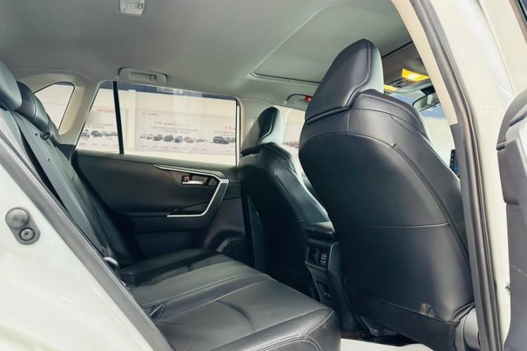 Used Toyota Wildlander 2021 2.0L CVT 4x4 Luxury Edition Interior 5