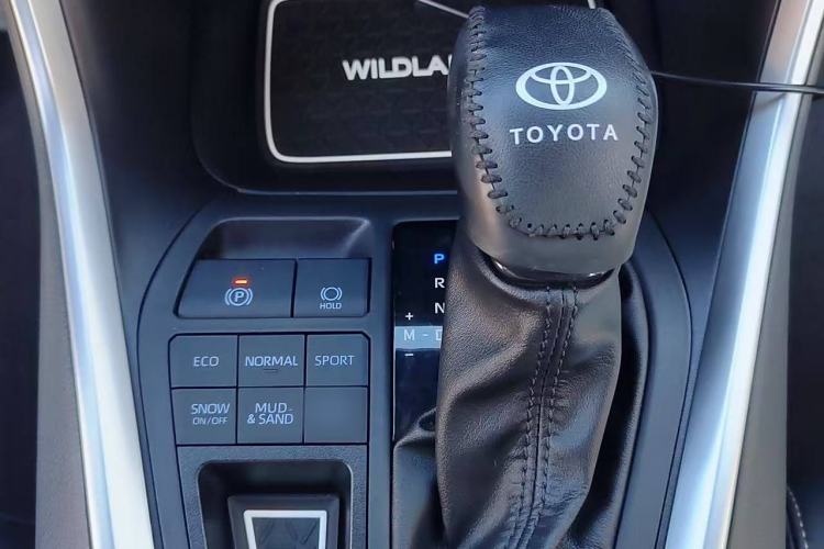 Used Toyota Wildlander 2021 2.0L CVT 4x4 Luxury Edition Interior 5