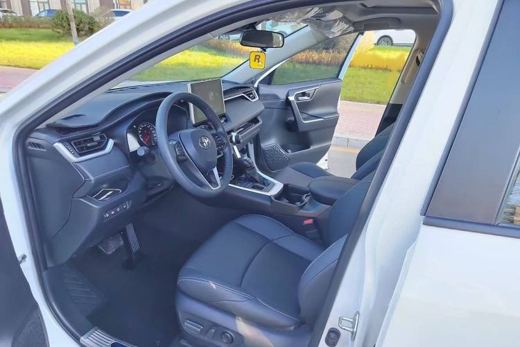 Used Toyota Wildlander 2021 2.0L CVT 4x4 Luxury Edition Interior 6