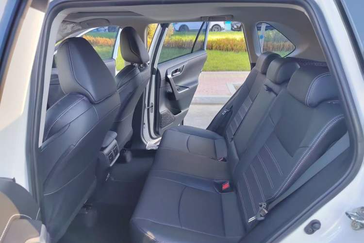 Used Toyota Wildlander 2021 2.0L CVT 4x4 Luxury Edition Interior 7
