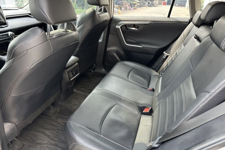 Used Toyota Wildlander 2021 2.0L CVT Two-Wheel Drive Luxury Edition Interior 8
