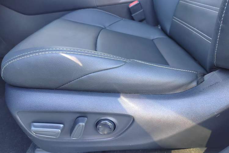 Used Toyota Wildlander 2021 2.0L CVT 4x4 Luxury Edition Interior 9