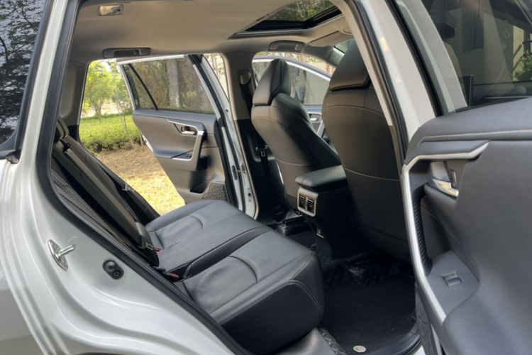 Used Toyota Wildlander 2021 2.0L CVT Two-Wheel Drive Luxury Edition Interior 9