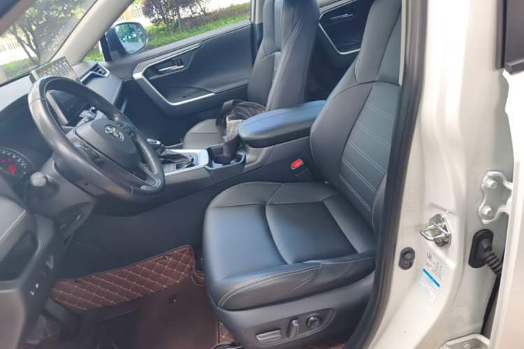 Used Toyota Wildlander 2021 2.0L CVT 4x4 Luxury Edition Left Front Seat