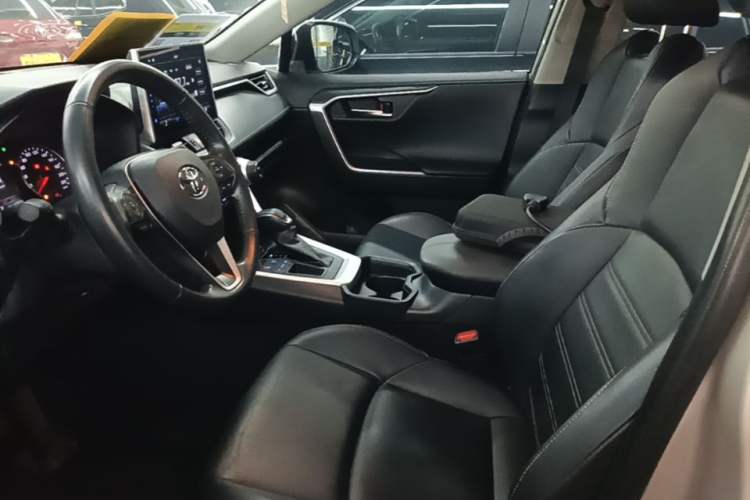 Used Toyota Wildlander 2021 2.0L CVT Two-Wheel Drive Luxury Edition Left Front Seat