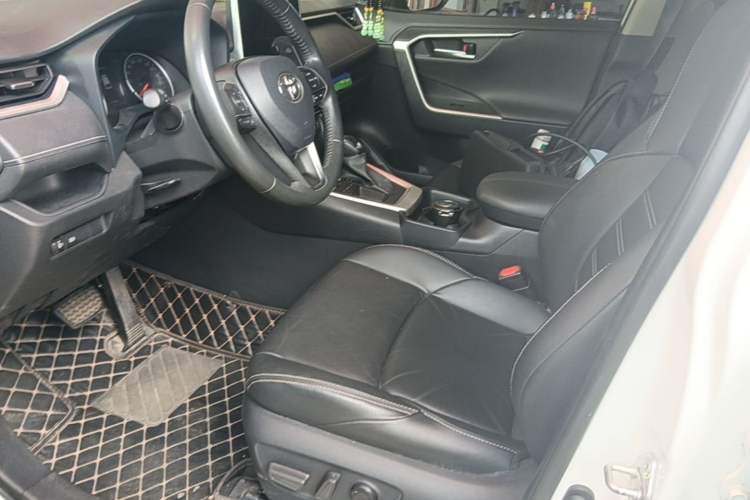Used Toyota Wildlander 2021 2.0L CVT Two-Wheel Drive Luxury Edition Left Front Seat