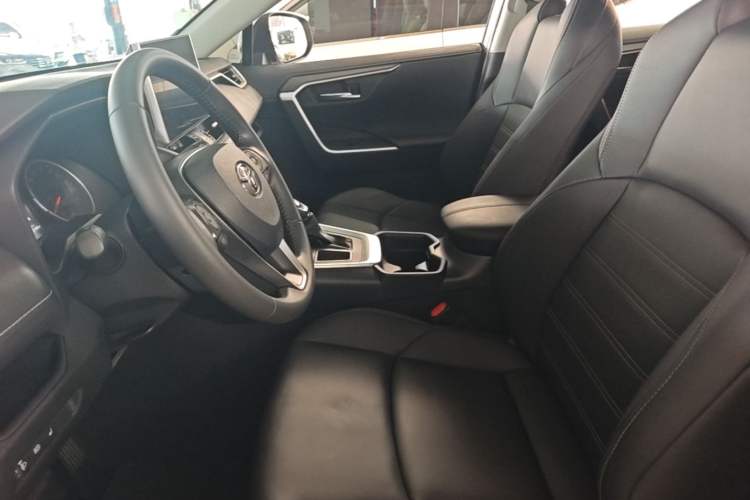 Used Toyota Wildlander 2021 2.0L CVT Two-Wheel Drive Luxury Edition Left Front Seat