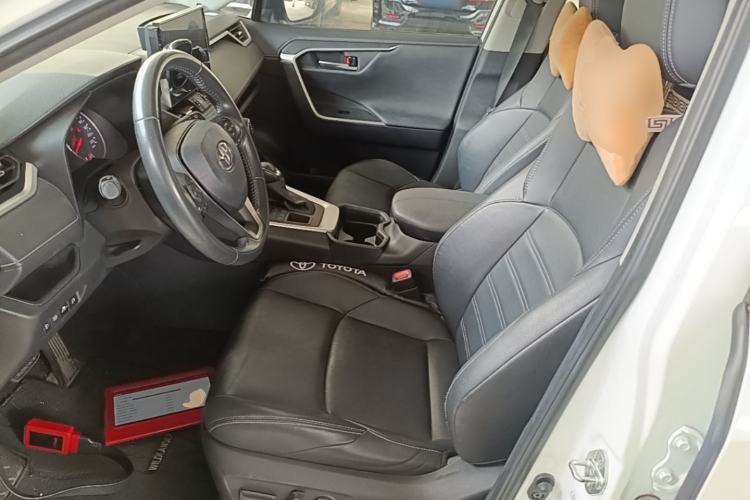 Used Toyota Wildlander 2021 2.0L CVT 4x4 Luxury Edition Left Front Seat